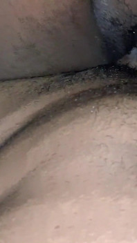 Cewek nakal ini lagi asik ngentot kontol pacarnya sampai matanya habis-habisan