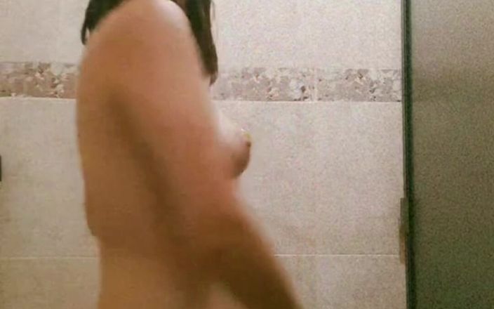 Eliza White: Komm und fick mich unter der dusche