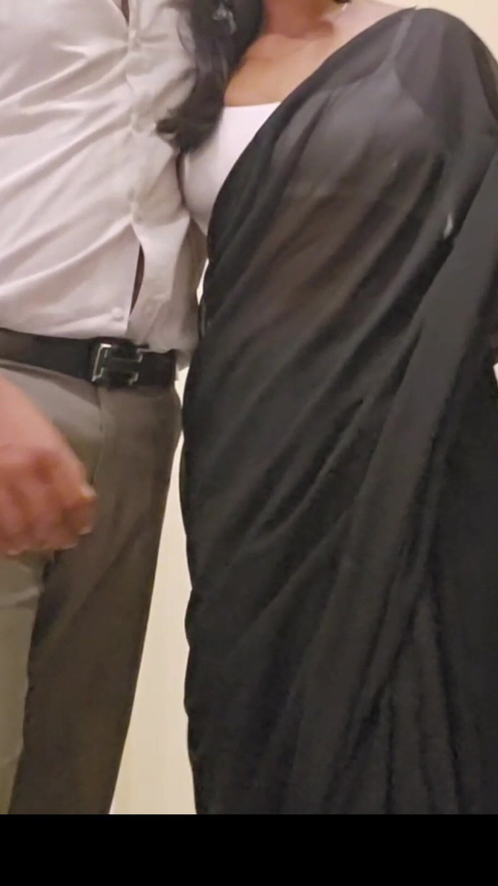 SafeRosebush8: バイラルカップルのセックス動画が一日でバイラルになった