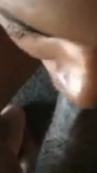 Slurps čůráka, dokud se jí nevystříká na obličej!! Část 1