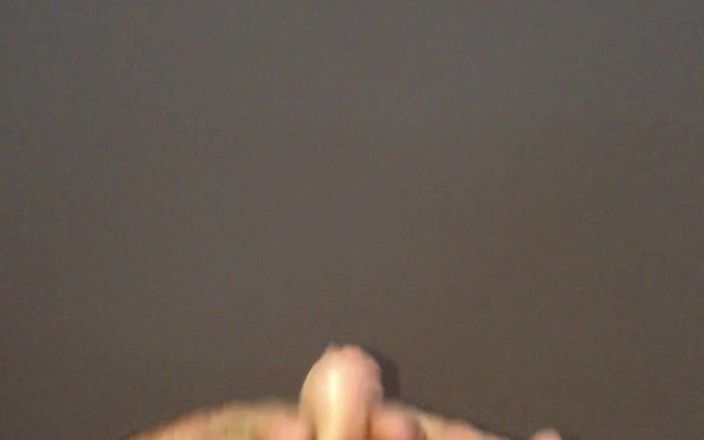 White Ukrainian Dick: Punheta preguiçosa de um pequeno pau branco sem cortes.