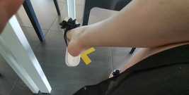 Nicoletta Embassi: Sandal jepit di tempat ramai