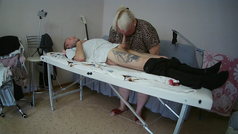 Zona901: Schwiegermutter lutscht und wichst meinen schwanz auf dem massagetisch und...