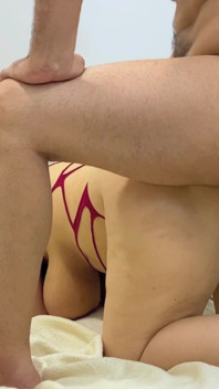 Il a monté sa bite au fond de mon trou du cul étroit