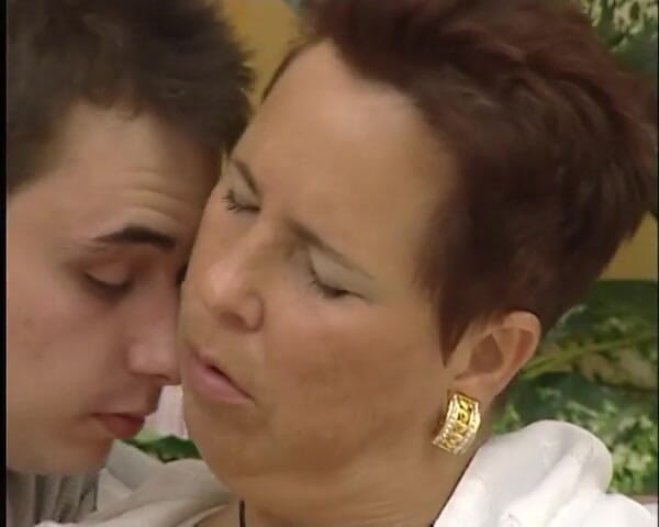 YOUR FIRST PORN: Stiefmutter Will Anal Und Gesichtsbesamung - Stepmother Wants Anal and Facial...