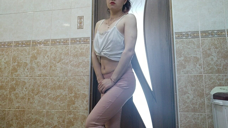 DirtyLubov: Pissen in de broek
