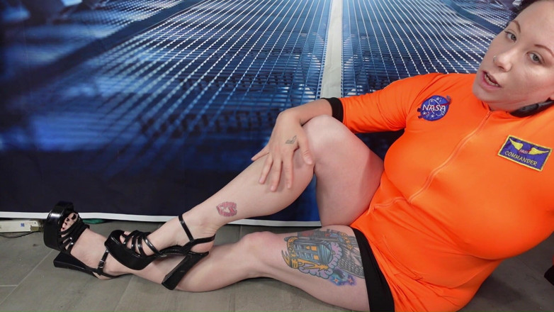 Deanna deadly: Chân phi hành gia và bê joi trong đôi giày cao...
