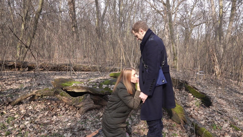 Anal Fans Couple: Pretty girl made a sweet quick blowjob in the woods...