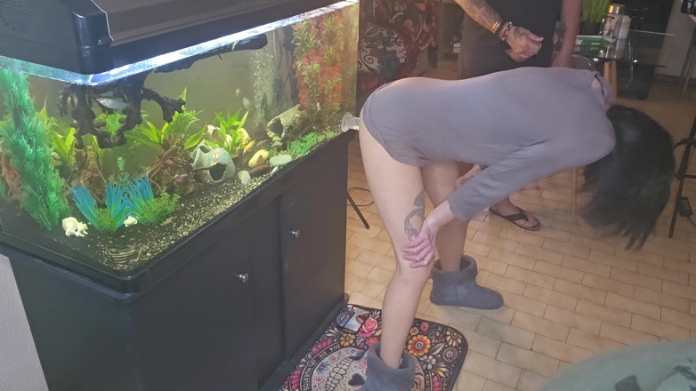Sparowdox: Bini panas berkongkek dildo semasa dua kawan memancut mani pada...