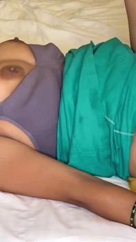 Desi Old Sasur Ji Flirtuje s čerstvě vdanou Bahu drsně ošukaná