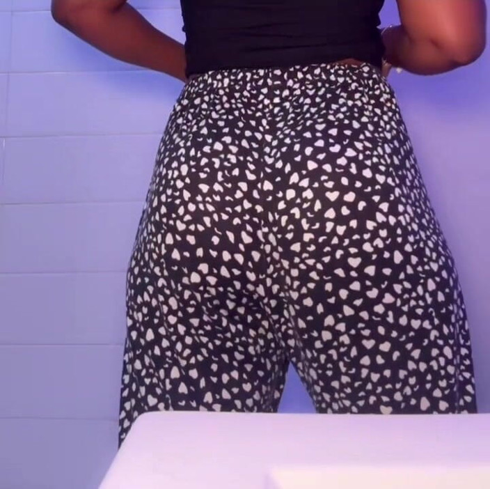 African Fart Queen: Late Night Stinky Pyjamas Farts