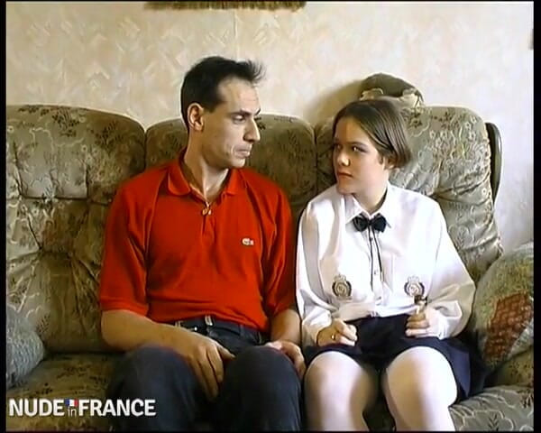 La France a Poil: 학사는 그녀의 수학 교사에 의해 날아 지고있다.