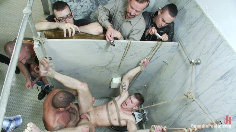 Bound in public: 흑인 대물 자지에게 따먹히는 거유 밀프