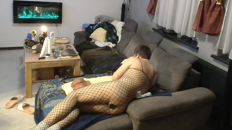 Alex Butt: フィッシュネットのアレックスが彼のゴムの尻を射精し、フェルチスをする