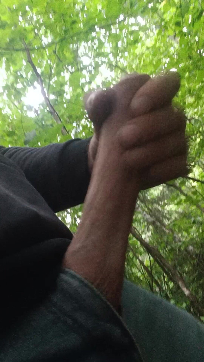 Chulio: Éjaculation à l’arrêt de bus