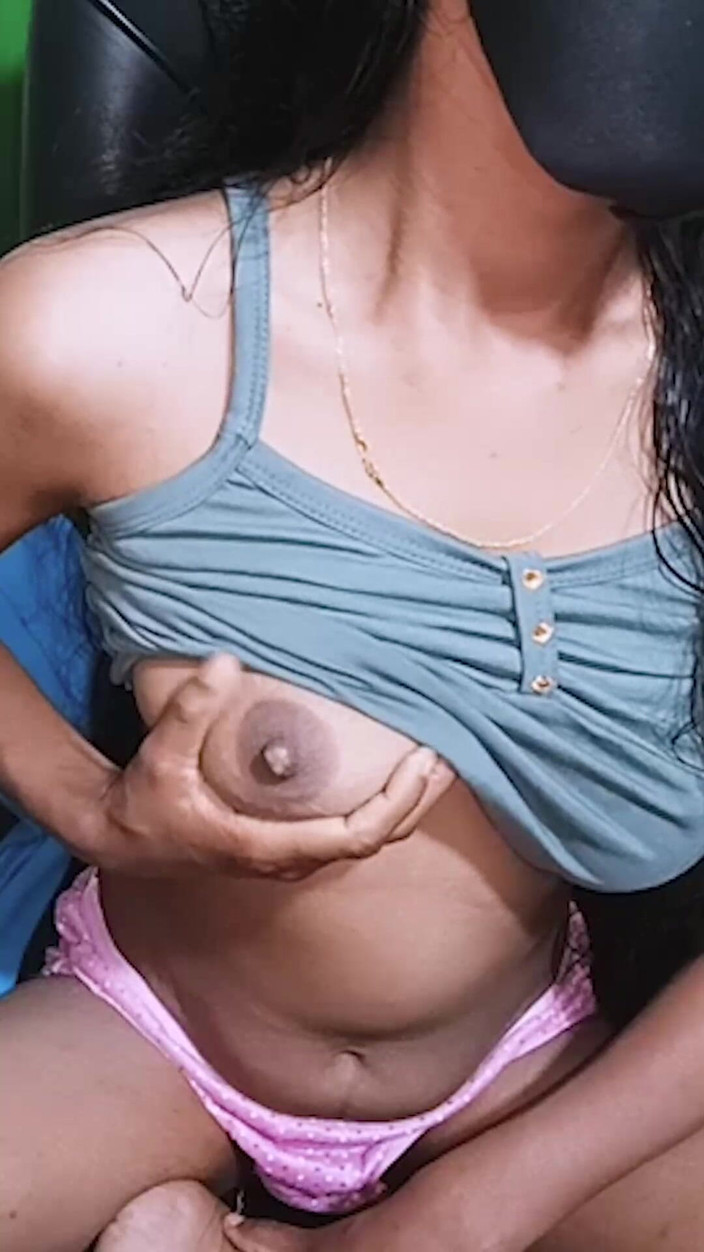 Sumaiya tasnim: Chica india dedeándose el coño