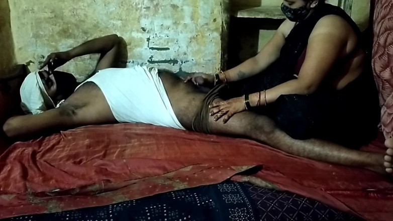 Desi_bhabhi121: 섹스하는 아름다운 신혼부부! 인도 핫한 소녀 섹스