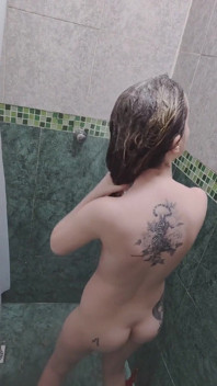 This student loves to play with her anus in the shower