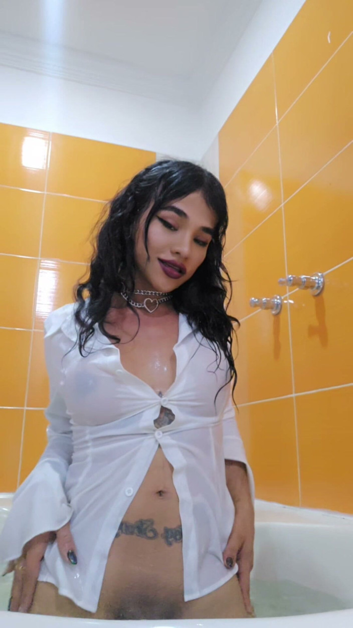 Melimejia: Brincando Com Meu Pau Grande E Duro Na Banheira
