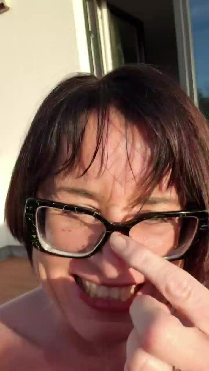 JulieEroticDress: Julie cu ciorapii pe terasă