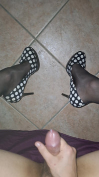 Sissy Slut in Stockings Cums on Heels