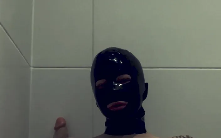 Louna X: Latex Bath Part 1
