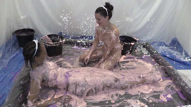 Gunked up girls: Pixiee a Sade služky