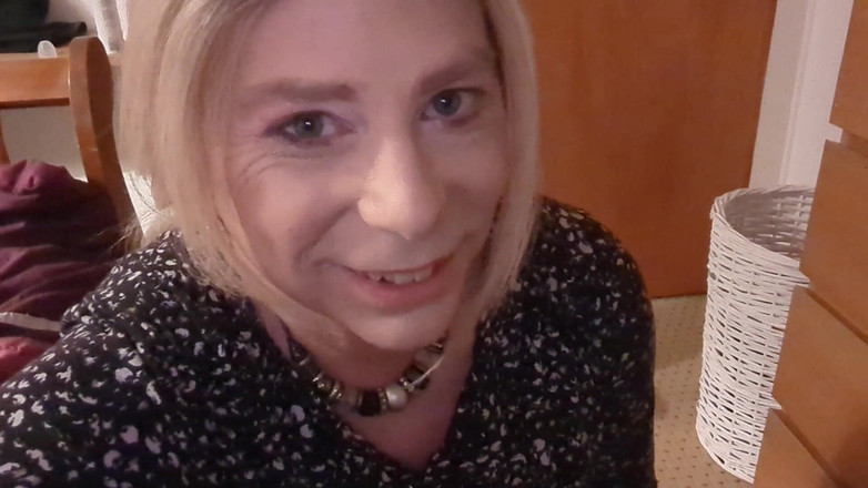 NikkiGee: 내 클리토리스를 빨아, 내 대박 사정을 삼켜!