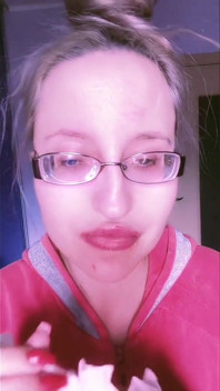 Asmr makan lipstik merah dan kue mini