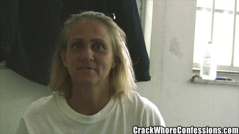 Ghetto Confessions: La abuela del ghetto puta chupa polla en la casa...