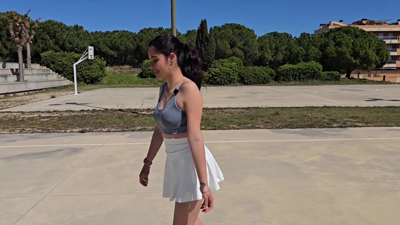Passionsecret07: Vizinha de patins faz sexo em público no carro