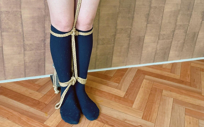 ushirosugatanomiki: Chce jen být svázaná a přinucena cítit se lewd