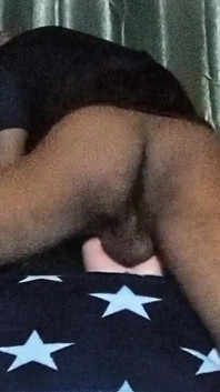 Twink sỉ nhục âm hộ một cách mạnh bạo