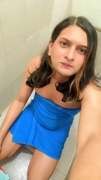 Zoya Shezadi Going to Shower and Wearing Blue Towel and Talking About Myself