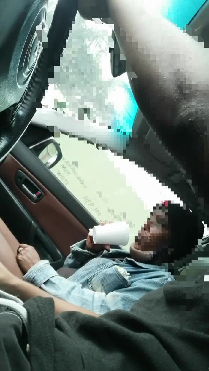 Afrocouple: Porra, eu chupo no carro