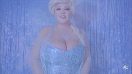 Elsa met grote tieten