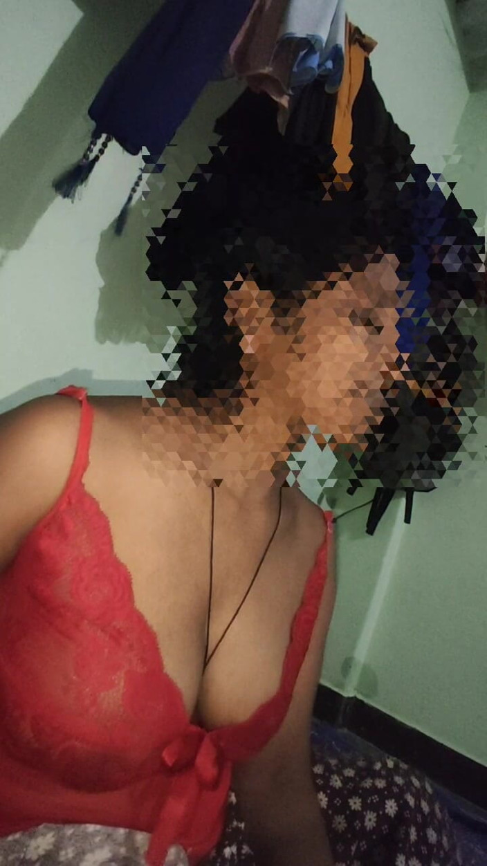 Auntysex711: Adik tiriku nyepong kontolku. Mulutku enak banget. Dan ngentot