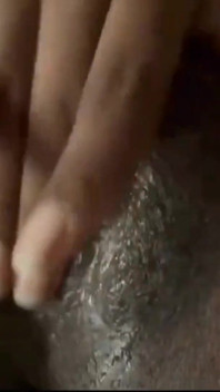 Mi masturbo la figa bagnata parte 5