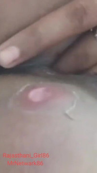Une fille desi se masturbe