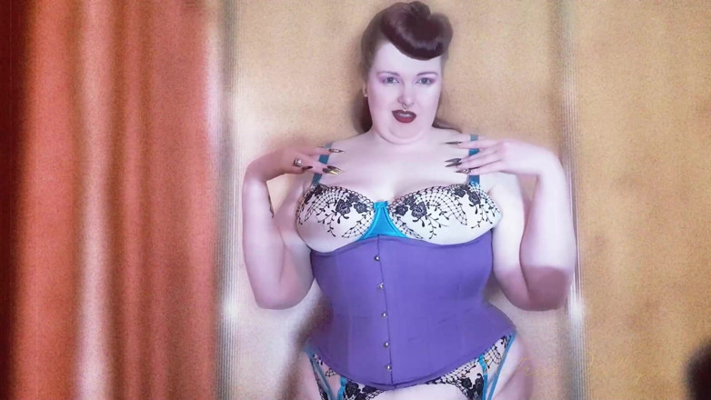 Mxtress Valleycat: Threatened by My Nails