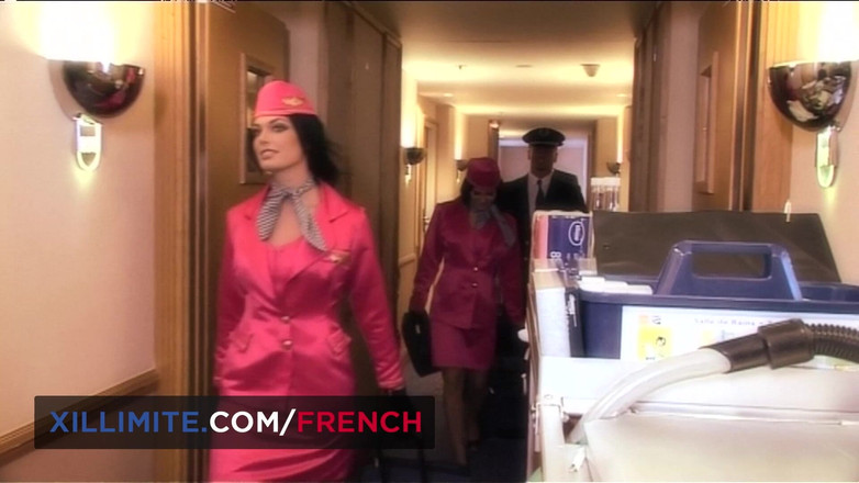 French girls at work: Pesta seks antar anggota kru