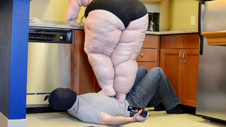 Full Weight Productions: Savannah se váží a šlape s POV