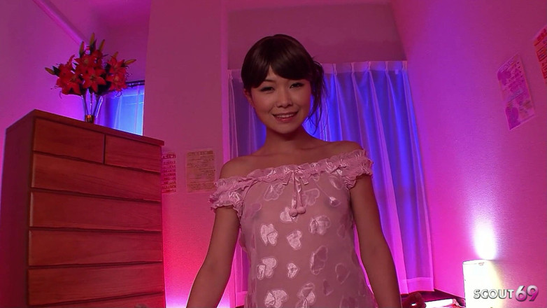 Asian porn collection: Bakış açısı sansürsüz jav içinde minyon Japon genç kızla masaj...