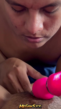 Líbí se ti, jak masturbuji?, jsi nadržený?