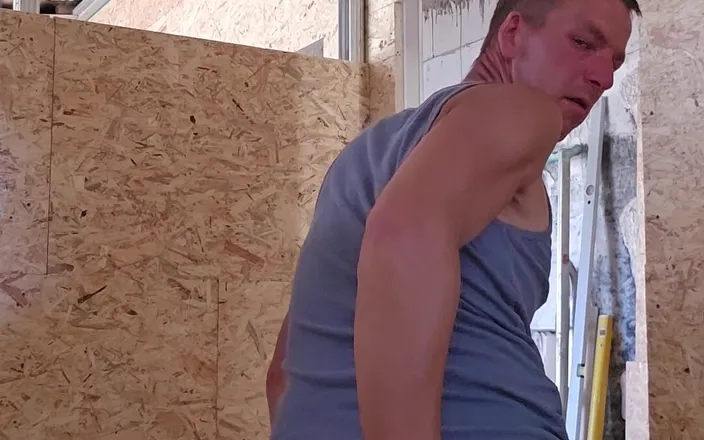 Chris_snoopy_91: A Hot Day on the Construction Site Part 2/9 Fingering, Dildo...