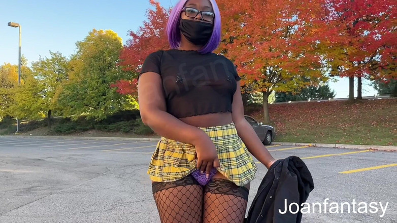 Joanfantasy: Bermain dengan dildo kaca saya di belakang tempat letak kereta...