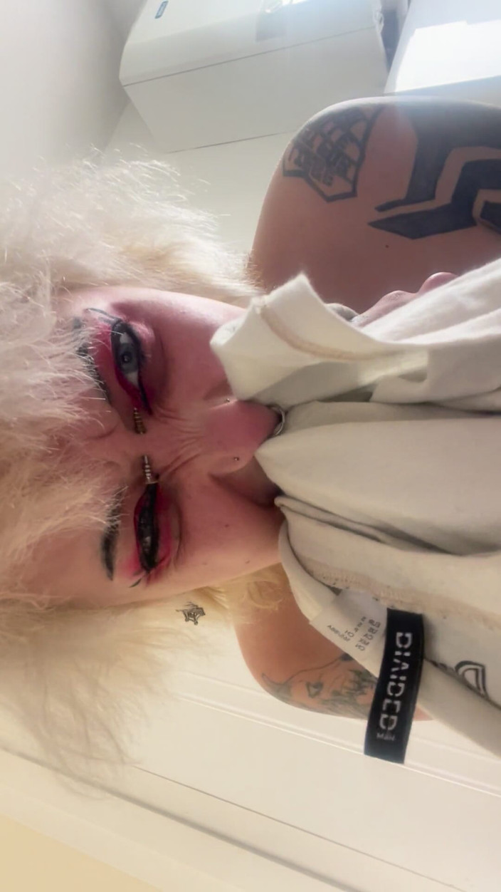 Glitterqueen1999: Mp4 Nose Blowing Sneezing Snot Fetish Coughing