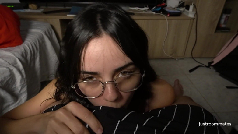Sarahroomie: Моя сводная сестренка обожает шлепать