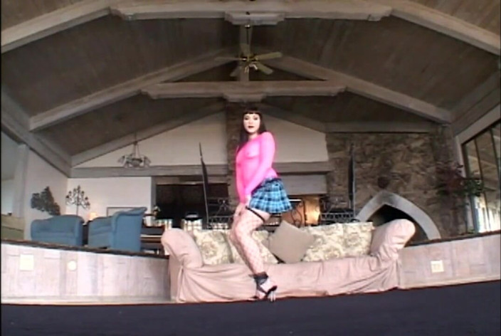 Double Penetration Party: Hot babe screams while double penetrated