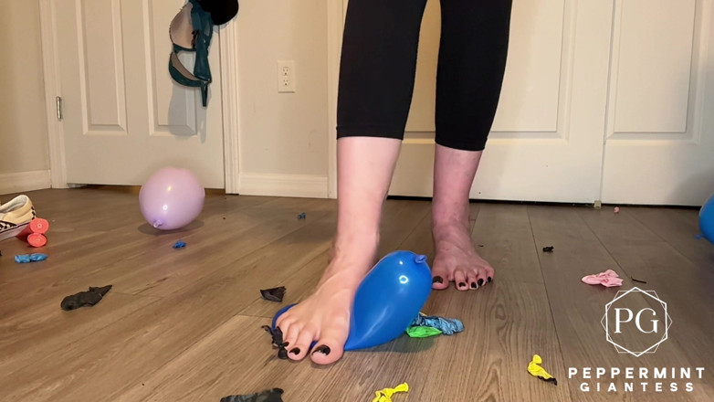 Peppermint Giantess: Va-t-il éclater ! Pieds géants vs ballons pieds nus, sandales, anéantissement de...